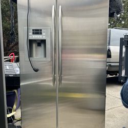 Refrigerator 