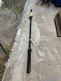 Weightlifting bar