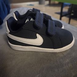 4.5 Kids Nikes - Navy
