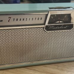 Vintage radio Silvertone 7 Transistor Radio Teal rare (working)