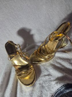 https://offerup.com/redirect/?o=MS5Hb2xk shoes