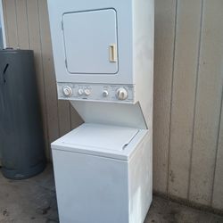 Secadora de gas marca Kenmore 24"