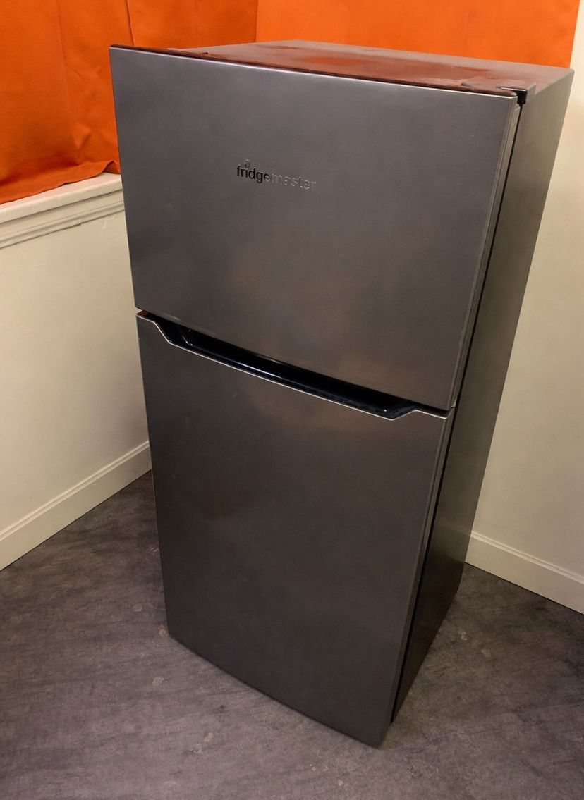 Mini Fridgemaster 4.4 cu. ft. Double Door Fridge