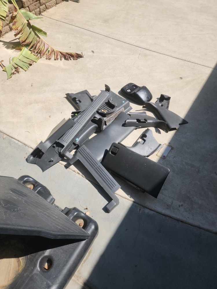 99- 07 Chevy silverado interior Plastics