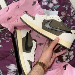 Travis Scott Olives Jordan 1 Low Men’s Size 10