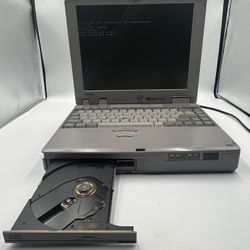 Vintage Toshiba Tecra 510CDT laptop. 1997 ,Intel Pentium 133MHz processor and a 12.1-inc