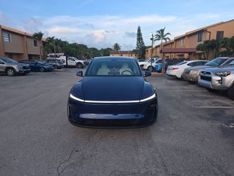 Tesla model Y PREMIUM