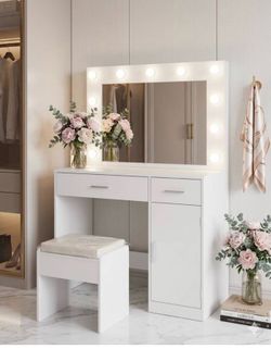 Brand New Makeup Vanity Table Set with Lighted Mirror & Cushioned Stool