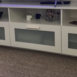 URGENT!! White Ikea TV Stand