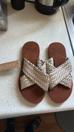 Brand new size 8 sandals