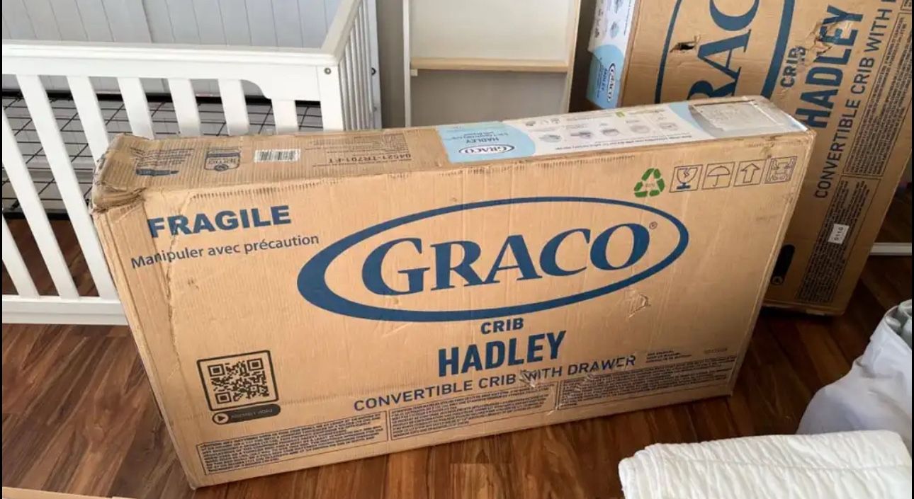 ๐ผ๐ผ Baby Crib GRACO Hadley convertible (with drawer)