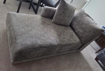 🛋️ Oversized Gray Chenille Chaise Lounge — $100