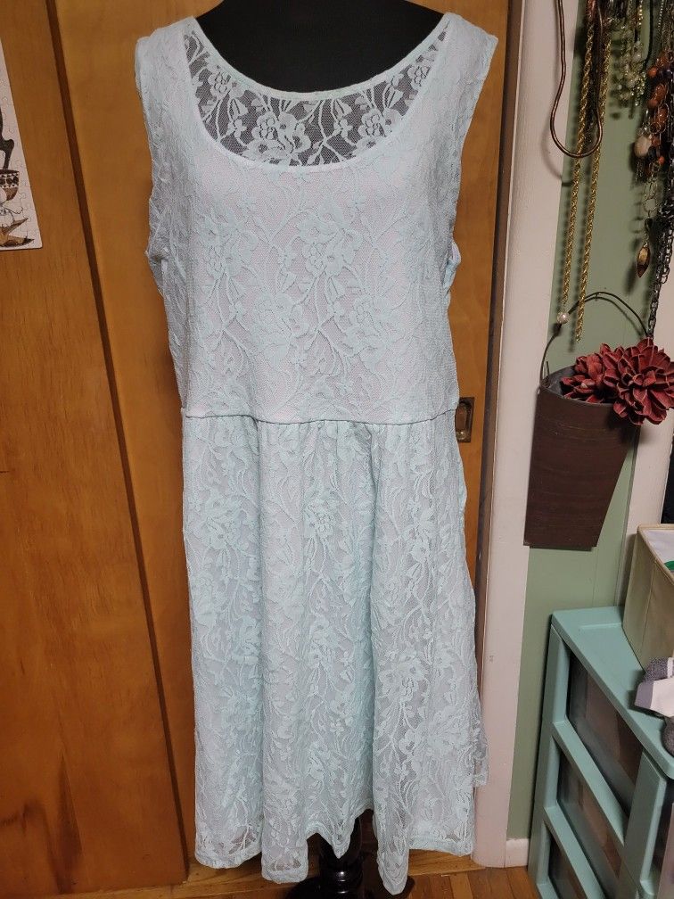 Women's Mint Lace Dress Relativity Size XL Excellent Condition