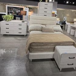 Bedroom Set Available in Queen/King 