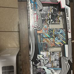 Unova Heavy Hitters Premium Collection - SV: Black Bolt 