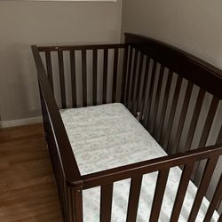 Baby Crib With Mattress 