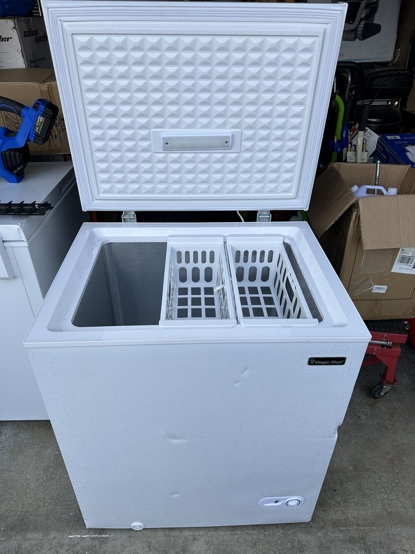 New magic chef 5.0 chest freezer. Has small dents, please look at pictures. Interior of freezer is perfect. Try before you buy. Pick up only. 