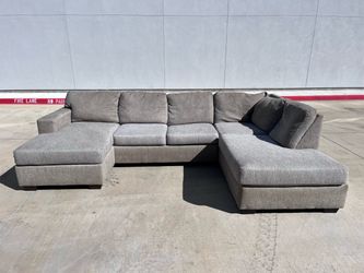 Sectional couch (Delivery Available)