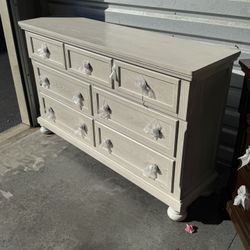 ASHLEY 6 DRAWERS DRESSER 