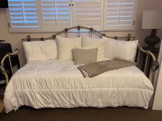 French style wrought iron daybed with trundle