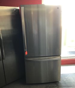 New scratch and dent kenmore Elite stainless stainless bottom freezer fridge. 1 year warranty
