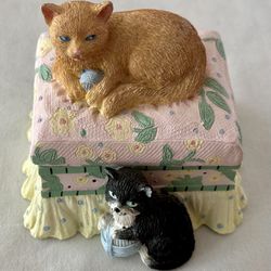 Vintage Lady Jayne Cottage Cat Pad, Pen Holder or Jewelry Box 