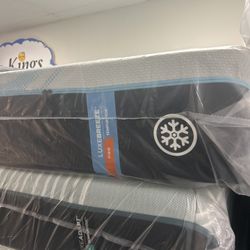 Tempurpedic King Luxe Breeze Firm