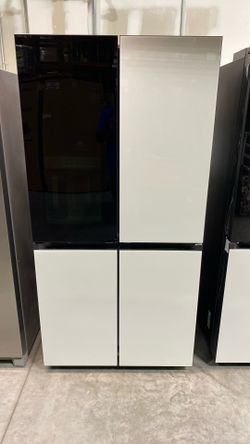 Samsung RF29DB970012 Bespoke 29 cu. ft. Standard Depth Smart 4-Door Flex French Door Refrigerator in White Glass with Beverage Zone MSRP $4099