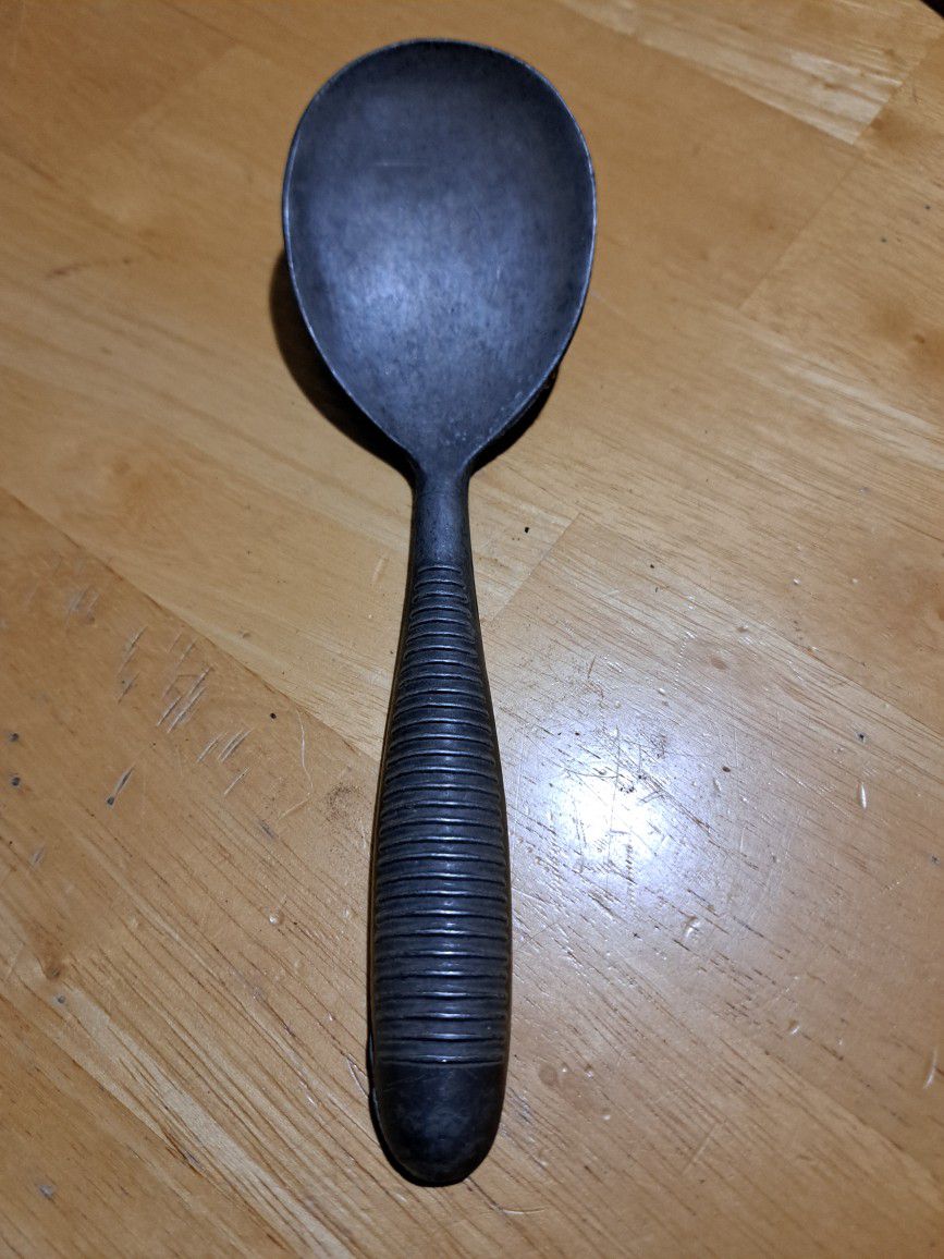 Vintage Ice Cream Scoop with Ribbed Handle