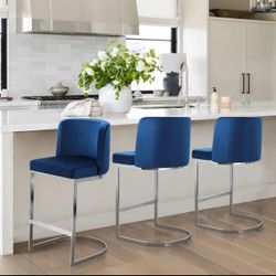 Set of 4 velvet Barstools new in box!! $100