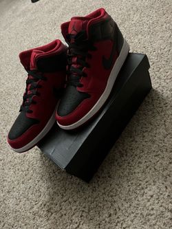 Air Jordan 1 Mid (GS) Size 7 Women’s