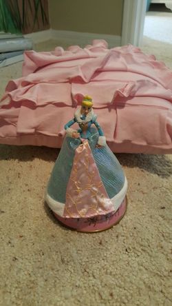 Christmas singing and moving Cinderella