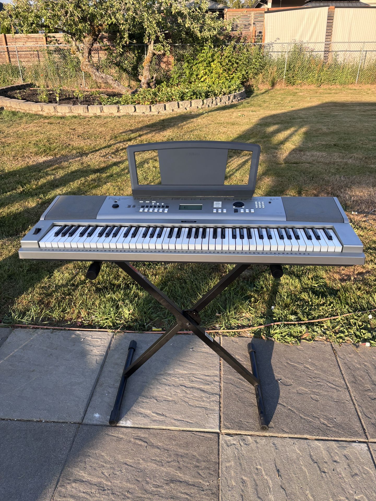 Yamaha Keyboard YPG-235