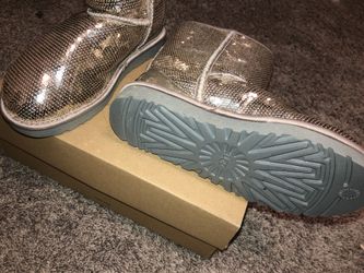 Ugg boots wmns size 6