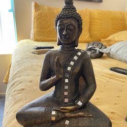 Buddha statue