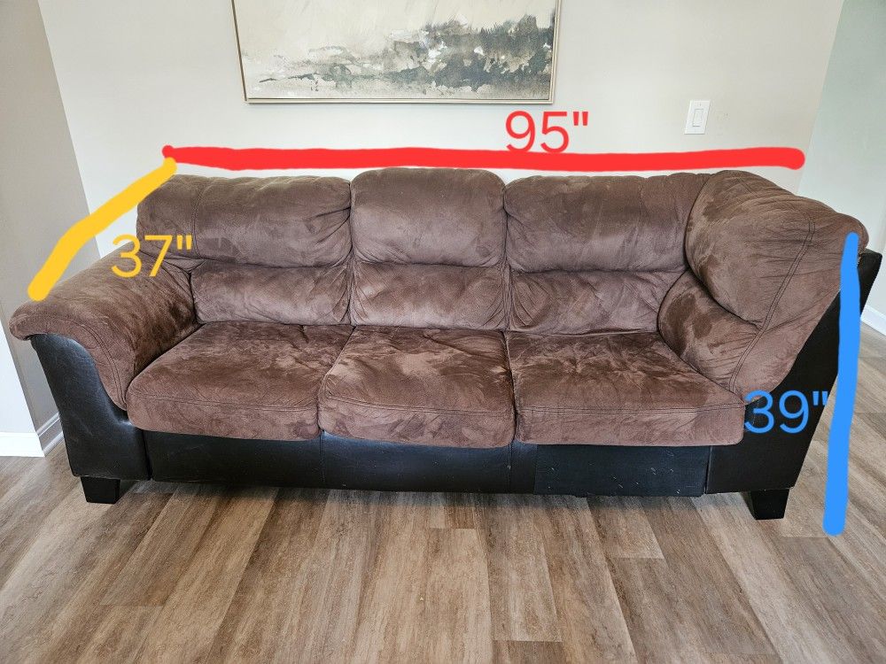 Couch/Pick Up Hilliard