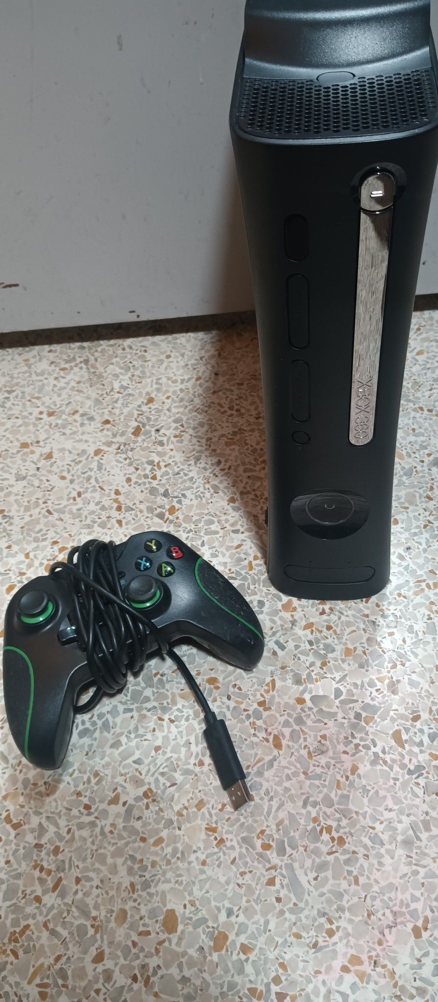 Xbox 360 Console 2 Controllers And Wires