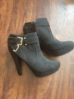 Suede black guess heels