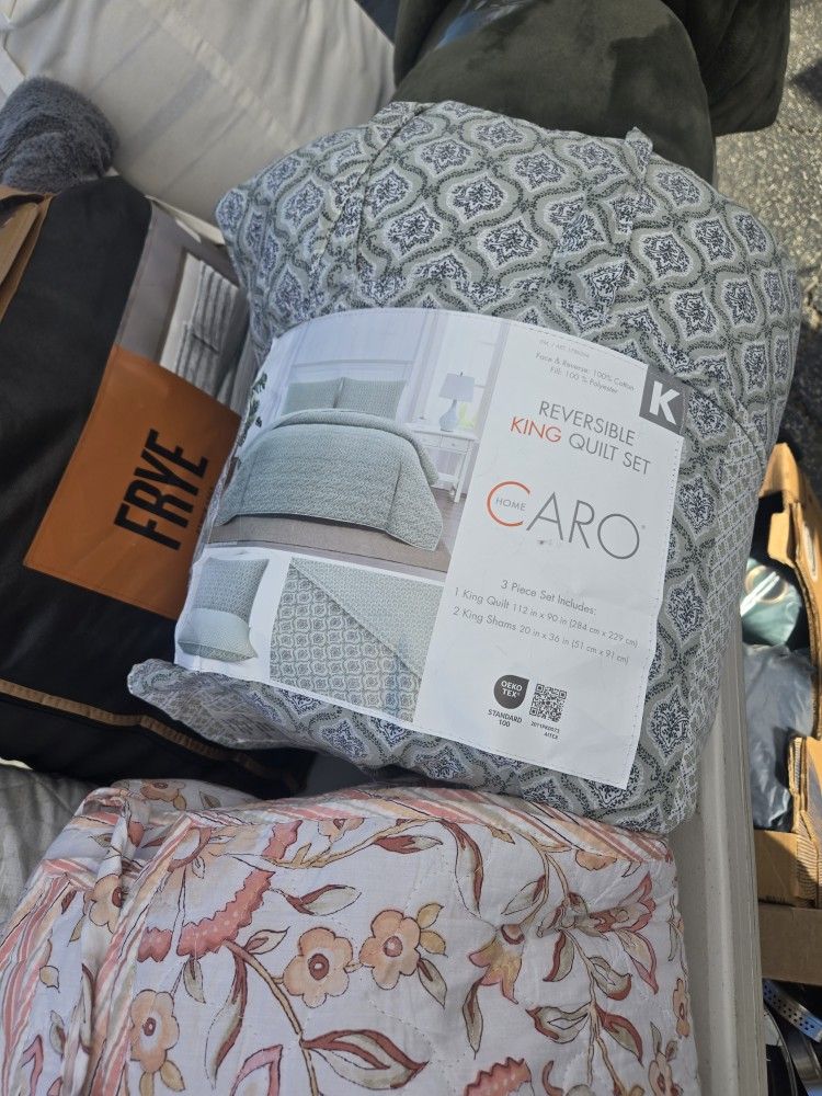 The Caro Reversible King Quilt Set