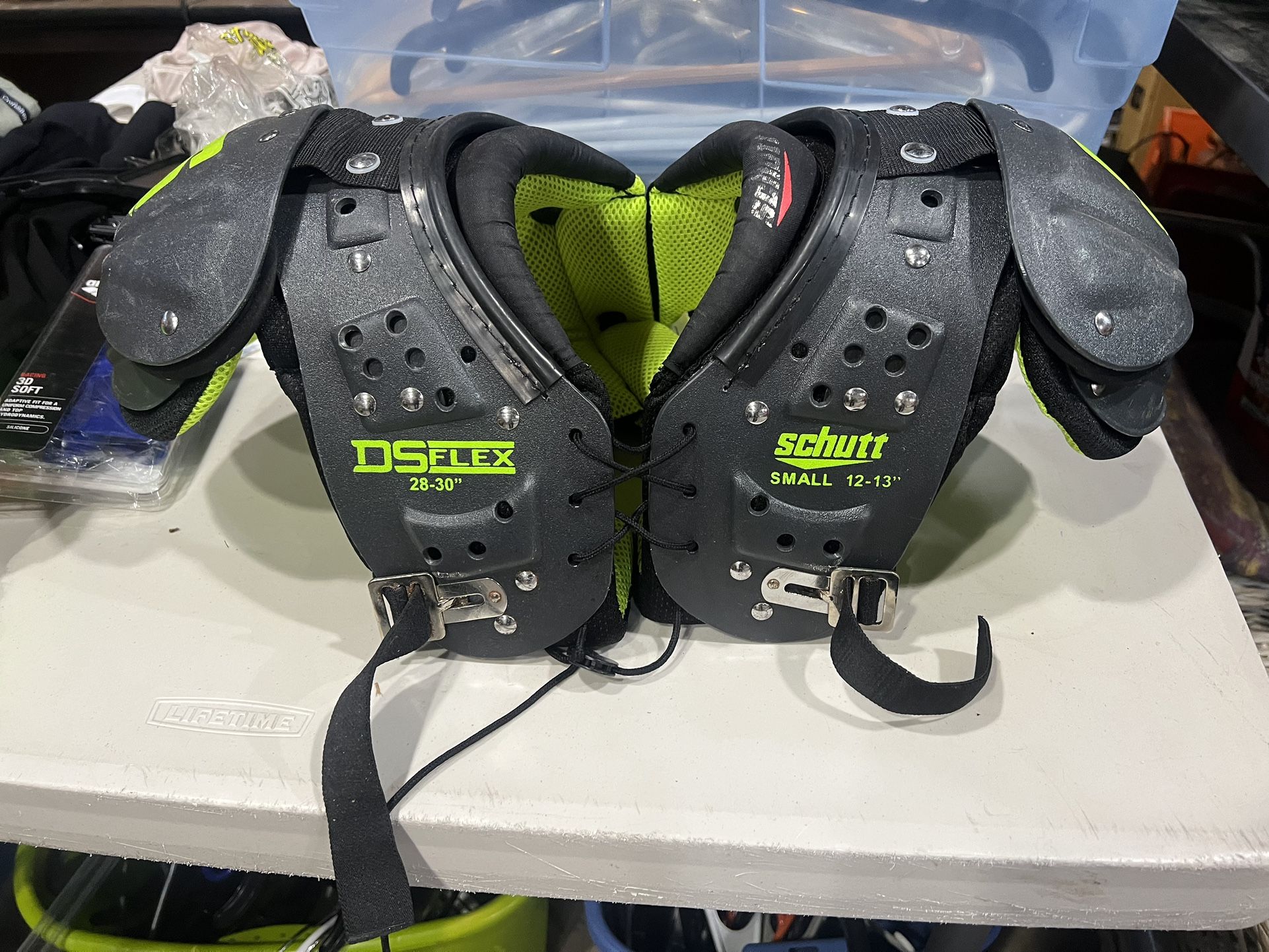 Kids boys D Schutt 12-13” DS Flex 28-30” football pads p/u Jamison or Willow Grove PA