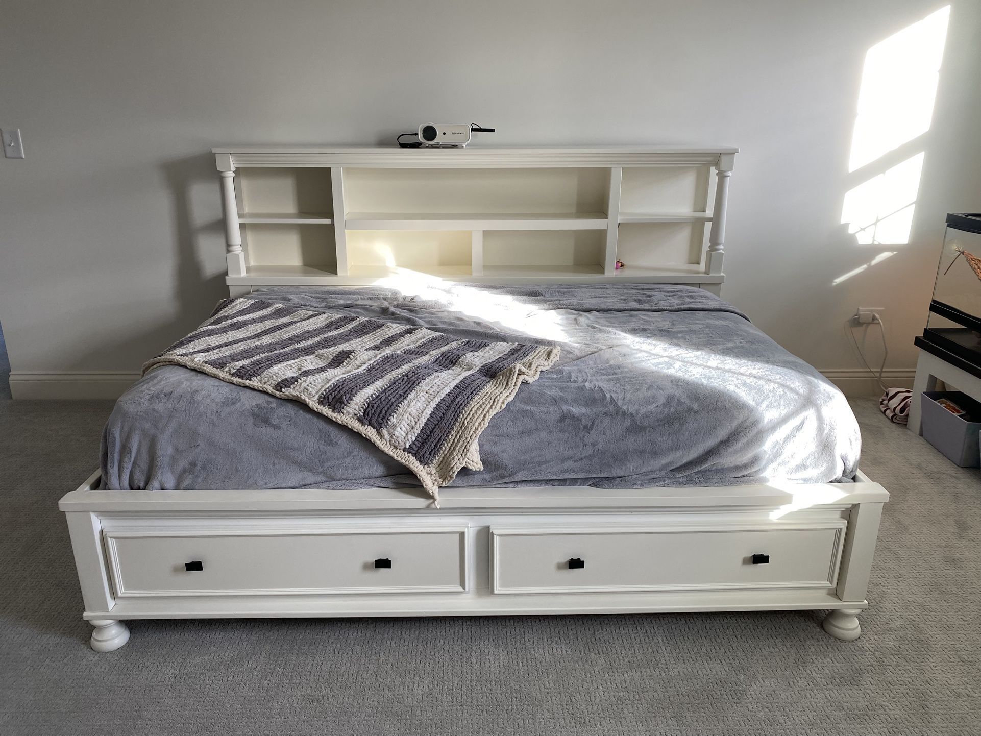 Full-Size White Daybed w/ Shelves & Storage