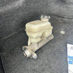 06-11 Buick Lucerne Master brake Cylinder