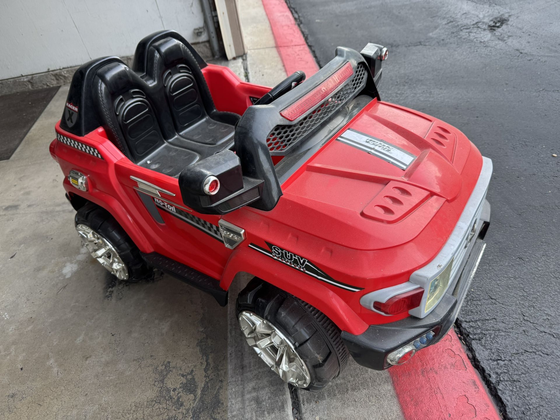 Kids Electric Car - Barely Used. 