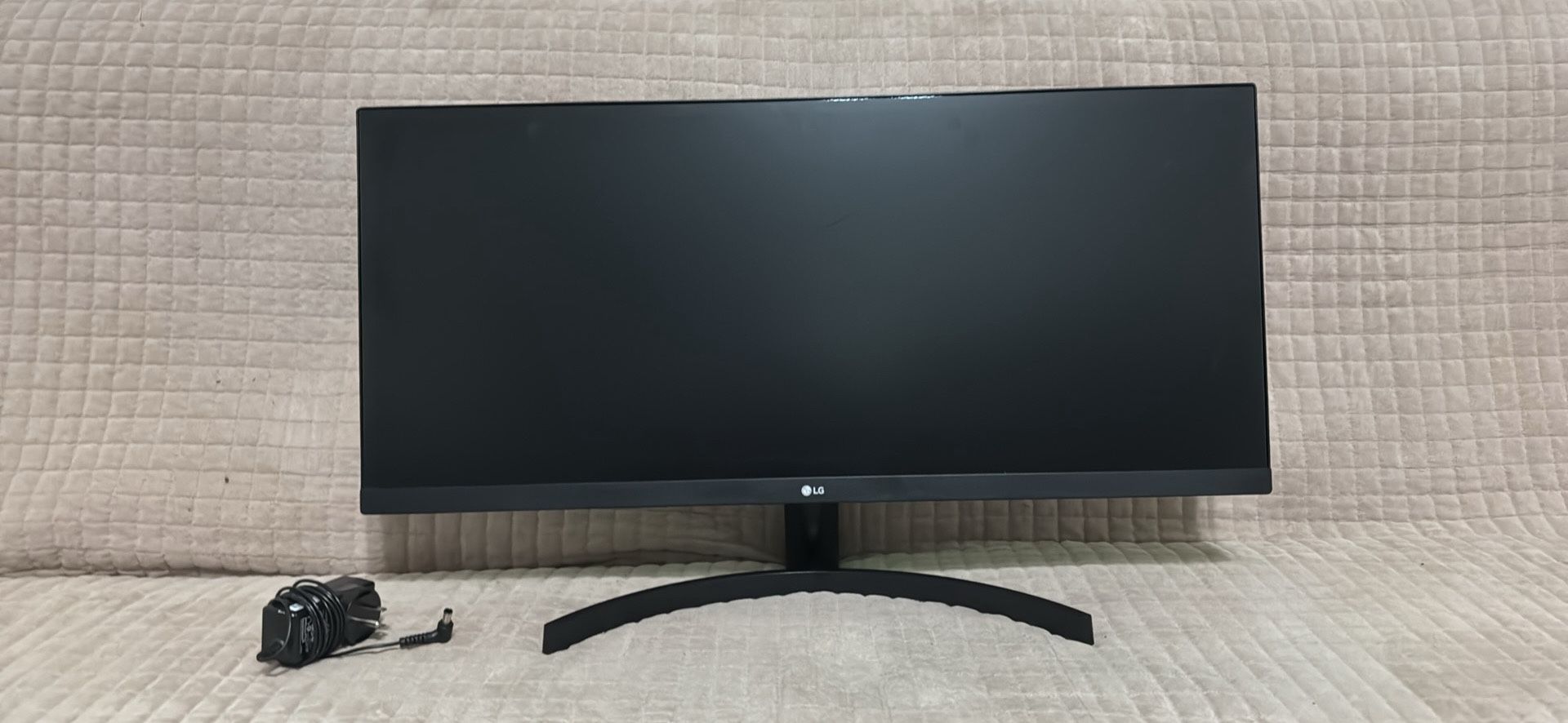 29 Inch Extra wide LG monitor. for Sale in Pembroke Pines, FL - OfferUp