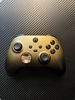 Xbox Series X Edition Gold Controller (With Rechargeable Battery Pack)
