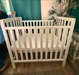 Mini crib white Great Condition