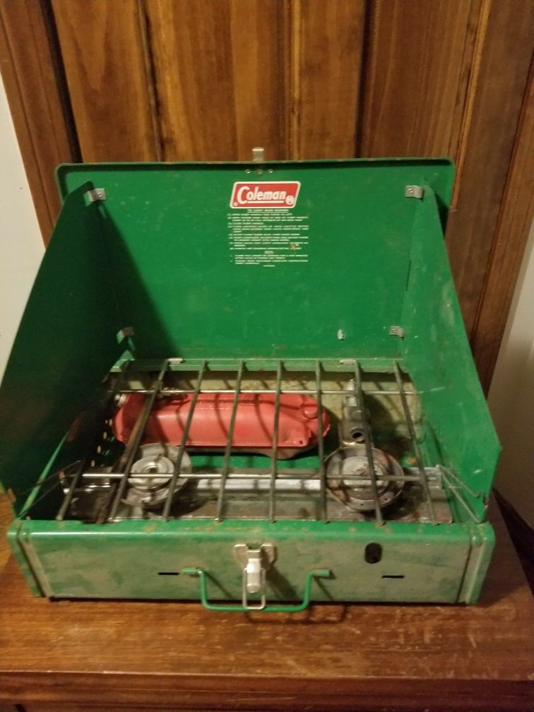 VTG Coleman 425E 2 Burner Camp Stove for Sale in Westport, MA - OfferUp