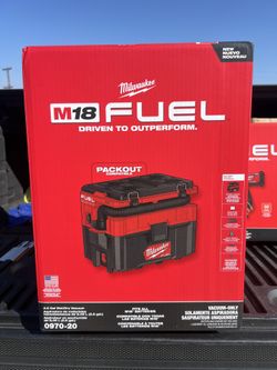 Milwaukee M18 FUEL PACKOUT 18-Volt Lithium-Ion Cordless 2.5 Gal. Wet/Dry Vacuum (Vacuum-Only