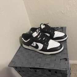 panda dunks mens size 9.5