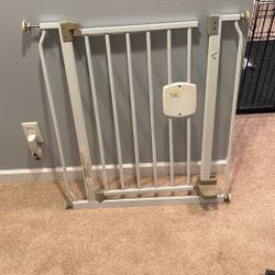 The First years - Step Down/pressure Mounted Baby Gate! 
